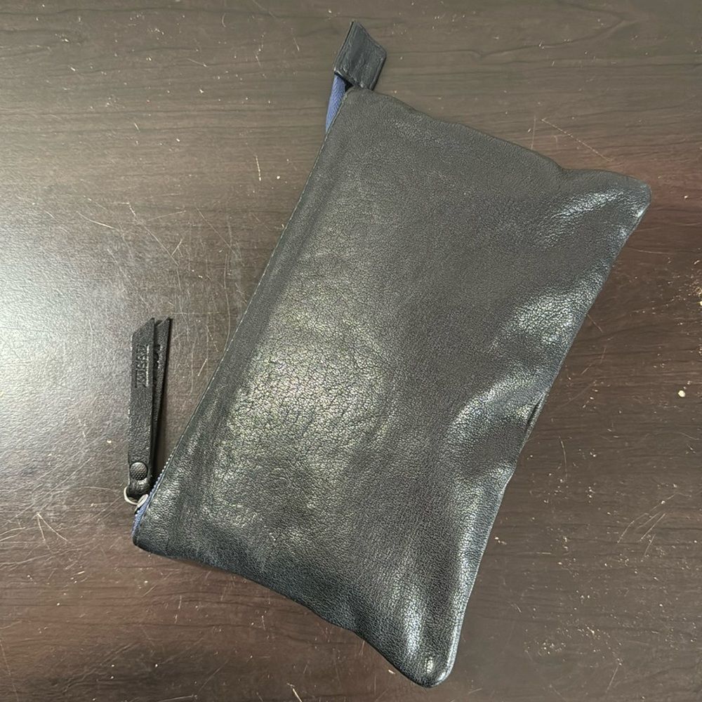 Essex Los Angeles  Black Leather Up Zip Wallet Clutch Card Check Bills Holder
